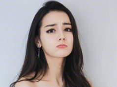 迪麗熱巴向粉絲擺出可愛pose(多圖) 網友:看完我都戀愛了!!!