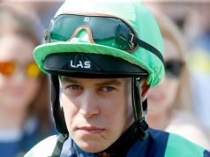 英國見習生郭應衡策騎「艾恩力量」因睇錯終點,由贏硬變第二,最終被罰停賽28日。(有片睇) 網友:香港好似冇見過同類事件wo!!!