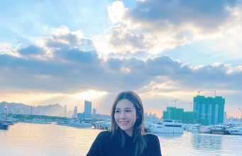 護士姐姐何沛珈穿迷你裙吹海風SHOW長腿(多圖) 網友:真係好吸引!!!