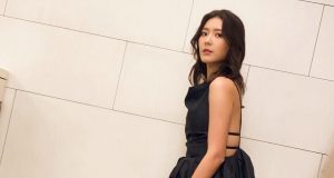 人妻余香凝著露背黑色晚裝曬長腿(多圖) 網友:這身材太正了吧