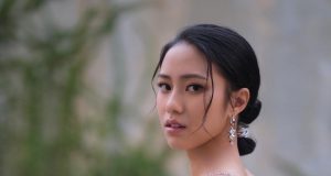 劉穎鏇低胸大露背兼show長腿look(多圖) 網友:佢真係艷壓全場!!!