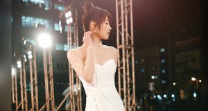 連詩雅穿著白色開义長裙好鬼索(多圖) 網友:佢對長腳全程最正!!!