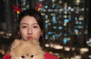 蔡思貝同狗狗過聖誕合照超可愛(多圖) 網友:好有文青feel!!!