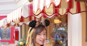 女神陳嘉倩穿可愛造型遊迪士尼(多圖) 網友:點解我日日入場都見唔到佢…