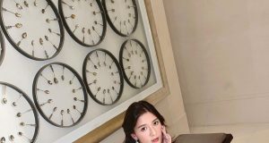 余香凝著超短裙大SHOW超長美腿(多圖) 網友:仲靚過未生之前!!!