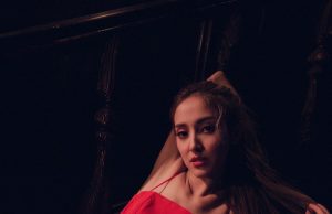 陳凱琳穿著紅色性感露臍裝好養眼(多圖)