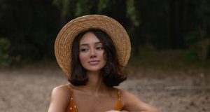 法國索模穿比堅尼大曬完美身材(多圖)