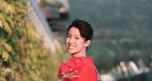 蔡思貝穿著性感賀年裝大曬超長美腿(多圖)