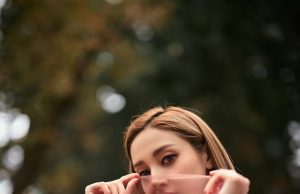 陳凱琳身穿露膊短裙好性感(多圖)