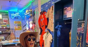 黑肉女神橋本梨菜穿超低胸裝好性感(多圖)