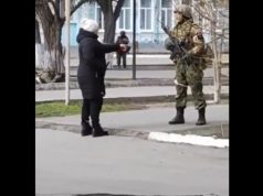 烏克蘭大媽鬧爆俄羅斯軍人(有片睇) 網友:這就是霸氣!!!