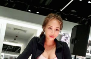 超正體育主持穿性感SPORTS BRA大曬完美身材(多圖)