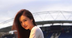 大馬索女李元玲性感踢足球(多圖)