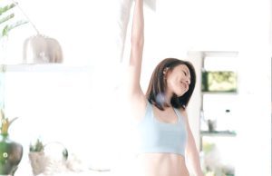 長腿連詩雅穿性感運動服大曬索爆身材(多圖)