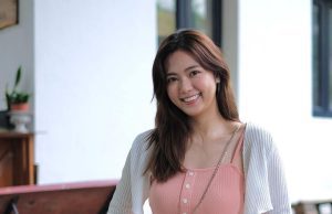 游嘉欣(游游)穿包臀裙大曬完美身段(多圖)