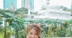 足球女神張嘉殷大曬超長美腿(多圖)