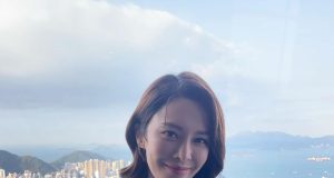 Kelly Cheung張曦雯穿緊身白色上衣大曬完美身材(多圖)