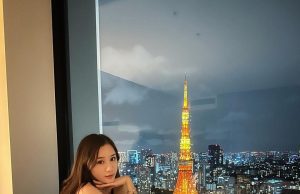 陳詩欣日本遊於酒店房拍照曬長腿(多圖)