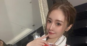 台灣網紅謝侑芯竟於羅浮宮穿得如此性感拍照(多圖) 網友:真係令我大開眼界!!!