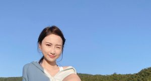 新一代性感女神李賢性感行山LOOK大曬完美雙腿(多圖)