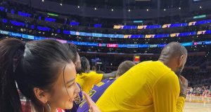 NBA賽場驚配神腿妹,與占士同框亦不處下風(多圖) 網友:這長腿簡直世界級,好想認識她!!!