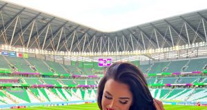 克羅地亞女球迷贏波後即穿性感低胸上衣大曬BIG爆BODY(多圖)