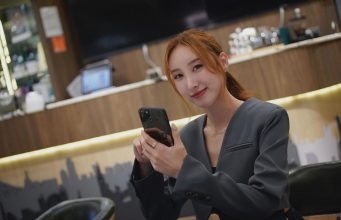 許靖韻ANGELA小背心穿性感大露背晚裝好養眼(多圖) 網友:佢真係好白好靚!!!