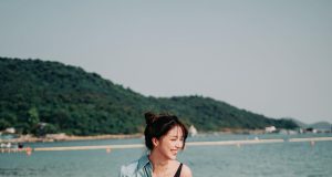 陳曉華沙灘戲水大曬超白美長腿(多圖)