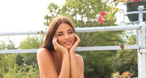 克羅地亞女球迷穿性感短裙大曬宇宙最強body(多圖)