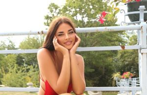 克羅地亞女球迷穿性感短裙大曬宇宙最強body(多圖)