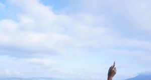 愛回家Mocha梁允瑜外遊穿性感三點式大show火辣身材(多圖) 網友:令人大開眼界!!!