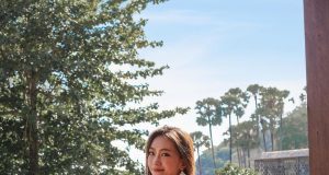 楊詠彤穿大露背兼大曬42吋長腿(多圖)