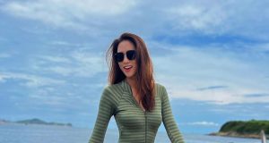 Tiffany Lau 劉穎鏇出海大曬超長美腿(多圖)