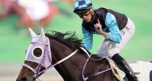 「新力高升」孭132磅輕鬆勝出二班千六(有片睇)