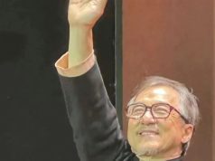 【英雄遲暮】71 歲成龍 2025 最新近照震撼全網!白髮蹣跚真相流出:千億遺產繼承人終落實,竟然冇房祖名份?